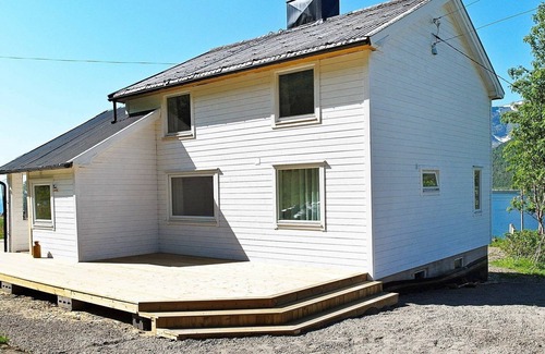 Skjervoy House | 8 person holiday home in Arnøyhamn