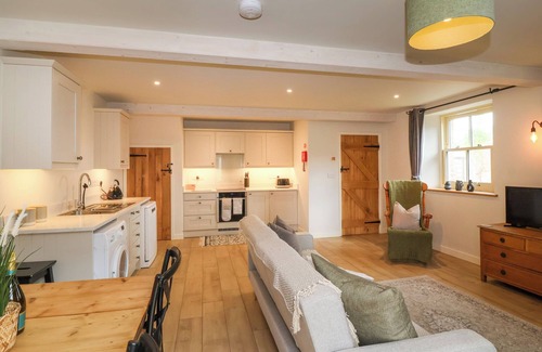 Bowerchalke House | 8 ROOKHAYE, pet friendly, character holiday cottage in Salisbury