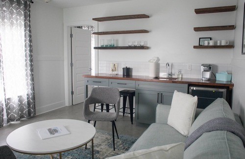Tulane - Gravier Bed & Breakfast | 8-Suite Guesthouse Sleep 32! - Huge yard