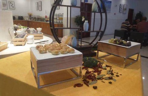 Zhenxiong County Hotel | 80 m² Hotel ∙ 3 guests