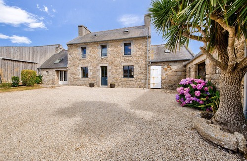 Kerlouet Ski Chalet | 800 m from the beach, house for 6 with garden