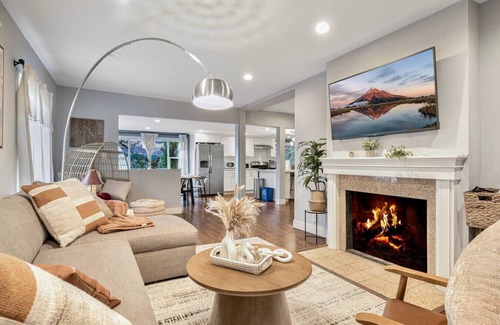 Esperance House | 8022 entire · Huge 8b5b House @Edmonds/close to Ferry Terminal