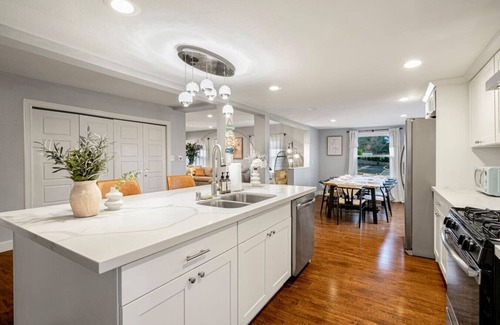 Esperance House | 8022 entire · Huge 8b5b House @Edmonds/close to Ferry Terminal