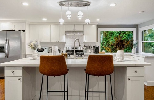 Esperance House | 8022 entire · Huge 8b5b House @Edmonds/close to Ferry Terminal