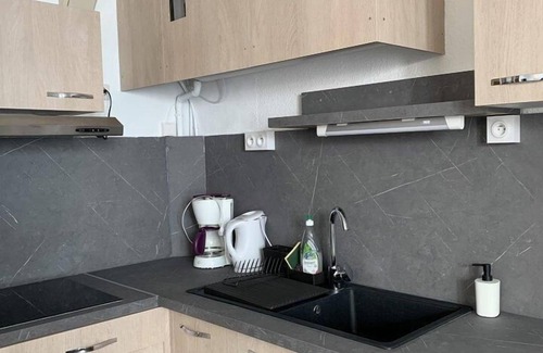 Eclose-Est Apartment | 80m from shops, 3rd floor, tv, ski locker, 24m², Alpe d'Huez
