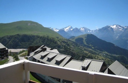 Eclose-Est Apartment | 80m from shops, 4th floor, balcony, tv, ski locker, 23m², Alpe d'Huez