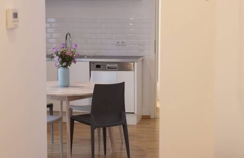 Prenzlauer Berg Apartment | 80QM CONTEMPORARY DESIGN APARTMENT by BENSIMON (4)
