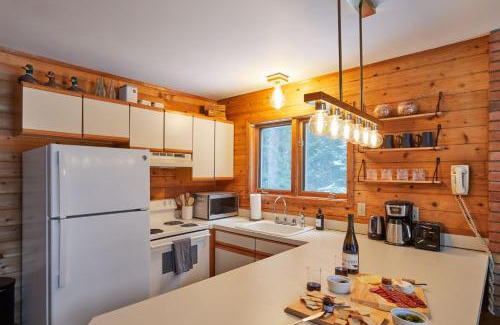 Tannersville Ski Chalet | 80s Ski Cabin, 5min to Hunter Mt