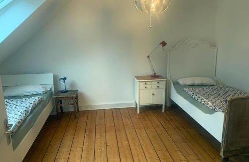 Dortmund Apartment | 85 qm DG nahe Uni und City bis 6 P 4 Zi KDB