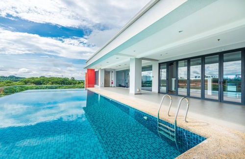 Cyberjaya Apartment | 8500SF Rooftop Pool & Gym at Cyberjaya