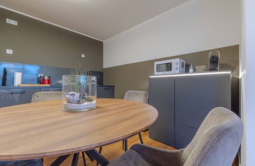 Schiefbahn Apartment | 85qm Garten Suite mit 2 Schlafzimmern/Terrasse und Garten