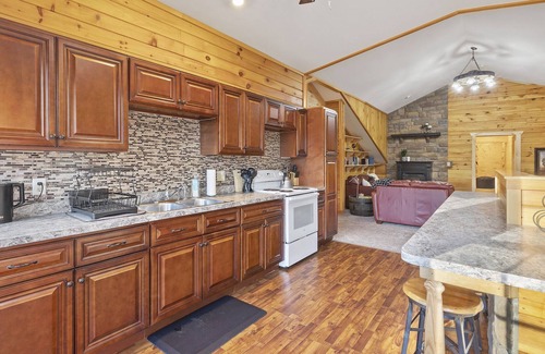 Walker Lake Cabin | 8bd w/ Hottub & Large Game Room | Walker Lake