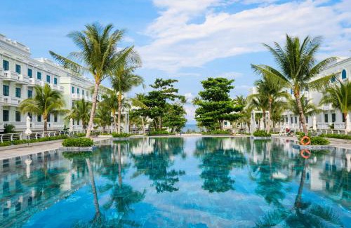 Duong To House | 8BR West coast Phu Quoc townhouse by beach and shared swimming pools