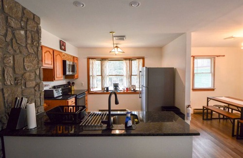 Cresco House | 8PPL|Pets Welcome| 2 Game Rms|Hot Tub|Large Deck
