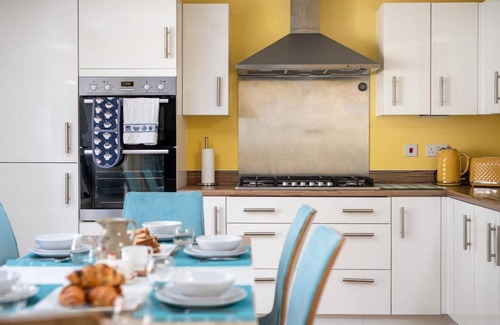 Patchway House | 9 bed home designed for contractors and families