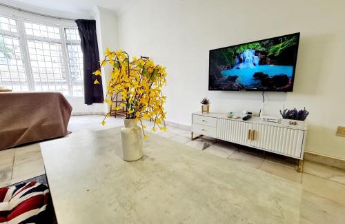 Taman Sri Endah Apartment | 9 Guest 3 Room Sri Petaling Night Market Bkt Jalil Pavilion Jalil Stadium Sport Center IMU TBS Station