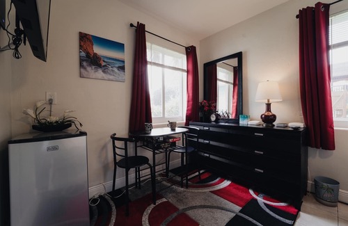 Edgewood Apartment | #9 Heated Pool, Private Patio & Grill