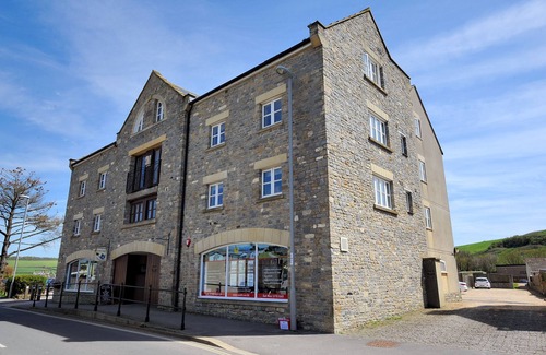 West Bay Cottage | 9 MARITIME HOUSE, family friendly in West Bay