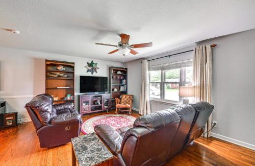 Richland Hills House | 9 Mi to Dtwn Fort Worth Home with Patio and Yard