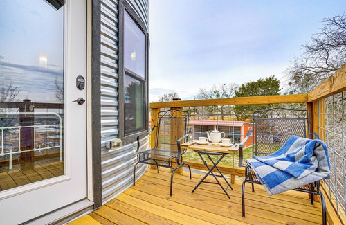 Dennis Cabin | 9 Mi to Dtwn Granbury: Getaway w/Water Views