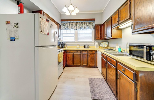 Redstar House | 9 Mi to New River Gorge: Spacious Retreat w/Porch