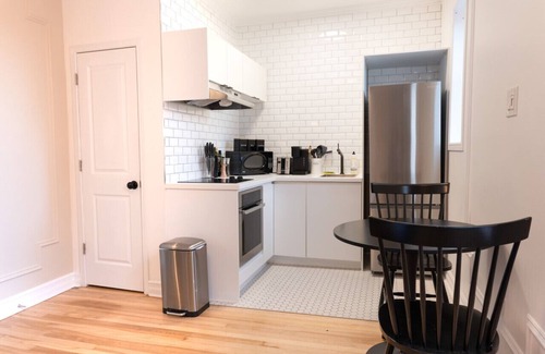Plateau Mont Royal Apartment | #9 - Studio/Plateau/St-Denis/SelfCheck-In/AC/TV