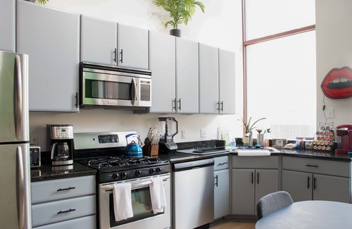 Downtown Baltimore Condo | 90 DAY MINIMUM STAY - Spacious Cyberpunk Themed Downtown Loft