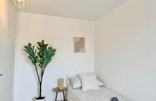 Grinzing Apartment | 90 m2 Stylish 4 Room Apartment with Parking