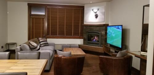 East Kootenay Apartment | 901 by Fernie Central Reservations