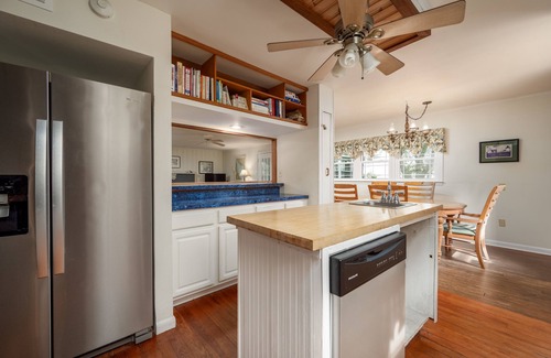 Broadkill Beach House | 907 Bayshore - Large home in Broadkill. Just a block to the beach!