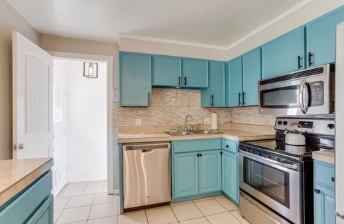 Dupont House | 90s Theme Hot Tub w/New Pool 4 Bd 2BA