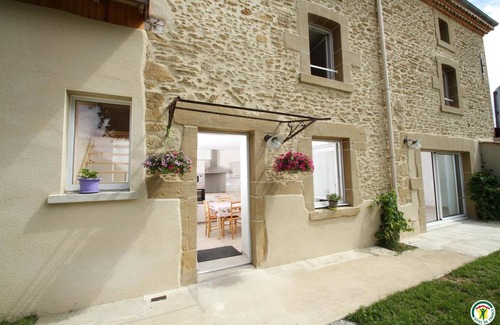 Montchenu House | 94 m² Gîte ∙ 3 bedrooms ∙ 6 guests