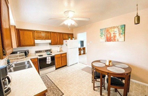 Central Colorado Springs House | [ 950 Weekly /3250 Monthly Rate]n3BR/1BA + Pets + Pikes Peak Views + Near Parks
