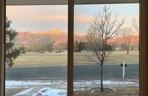 Central Colorado Springs House | [ 950 Weekly /3250 Monthly Rate]n3BR/1BA + Pets + Pikes Peak Views + Near Parks