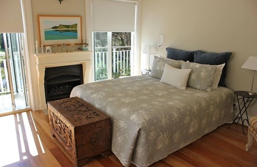 Cooks Beach Bed & Breakfast | 970 Lonely Bay Lodge