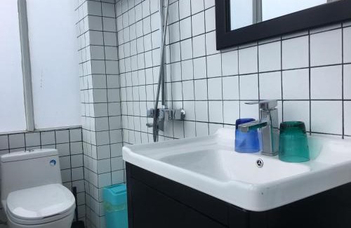 Luoping County Hostel | 97Rock bookstore Hostel