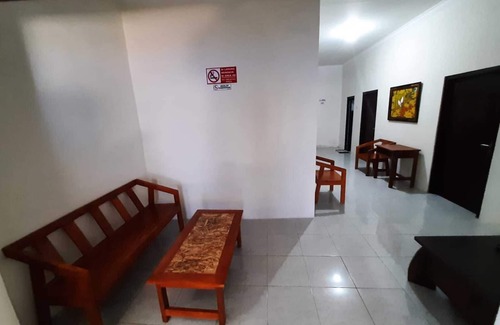Kalipuro Bed & Breakfast | 999 KHS Homestay