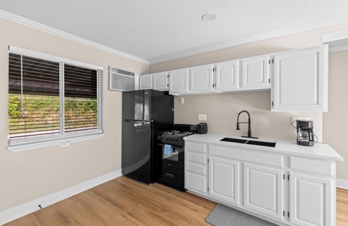 Edwards House | 9BR, 5 Bath Lakefront Retreat w/Boat Ramp & Dock