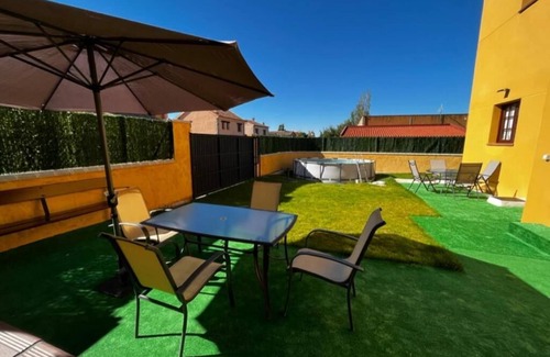 Basardilla Ski Chalet | A 10 Minutos de Segovia Chalet con Jardín y Piscina en Pueblo Maravilloso