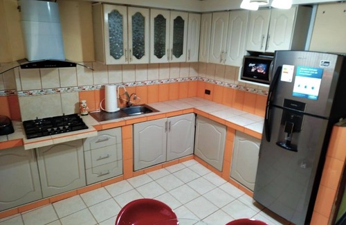 El Tambo House | A 2 Minutos de Real Plaza, Frente a Zoológico Cerrito de la Libertad! Casa Ideal