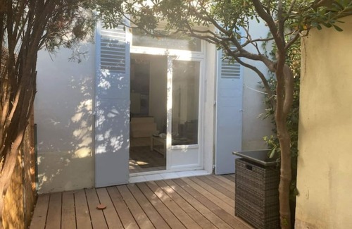 Le Mourillon Apartment | A 200 Mètres à Pied des Plages Joli Studio Entier Rénové av Terrasse et Jardinet