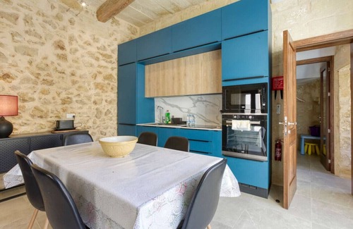 Zebbug Apartment | A 2BR farmhouse with private pool in Zebbug & BBQ
