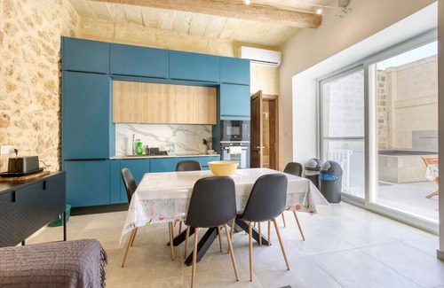 Zebbug Apartment | A 2BR farmhouse with private pool in Zebbug & BBQ
