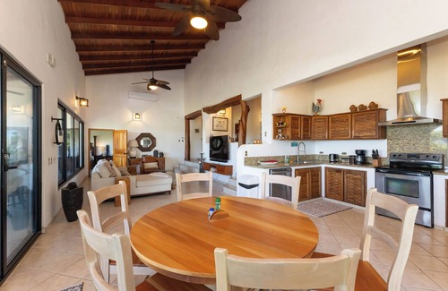 El Cerro Villa | A 3 bedroom private piece of luxury living in the heart of Manuel Antonio