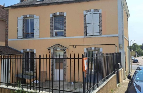 Bleneau Apartment | A 300m du Centre Ville! Appartement en RDC de 70m² Entièrement Rénové