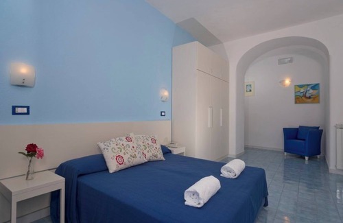 Succhivo Bed & Breakfast | A 5-minute walk to the sea and the famous Poseidon Gardens.