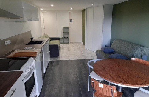 Laschamps Apartment | A 5 mns du Puy de Dôme avec Vue imprenable Studio rez de jardin 24m2 neuf à Laschamps