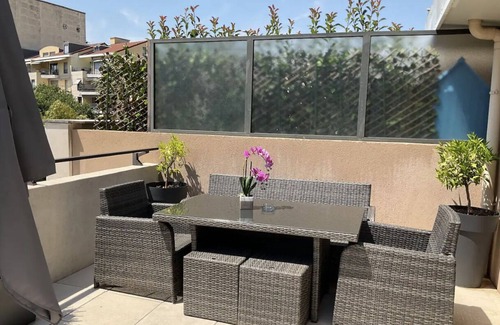 Prado - Republique Apartment | A 8mn à Pied du Festival et de la Plage, Magnifique Toit Terrasse, Box, Piscine