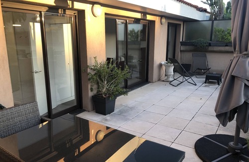 Prado - Republique Apartment | A 8mn à Pied du Festival et de la Plage, Magnifique Toit Terrasse, Box, Piscine