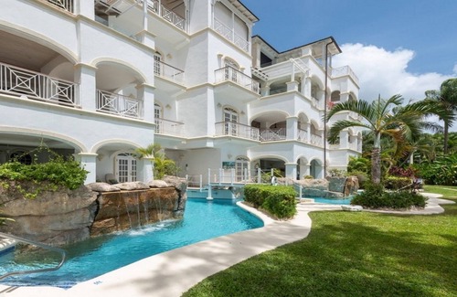 Old Trees Bay Apartment | A Beautiful 3 Bedroom Beach Apartment With Direct Access on to Paynes Bay Beach